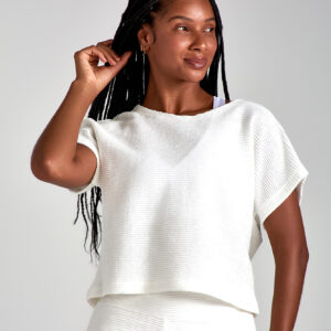 camiseta blanca mujer lifestyle