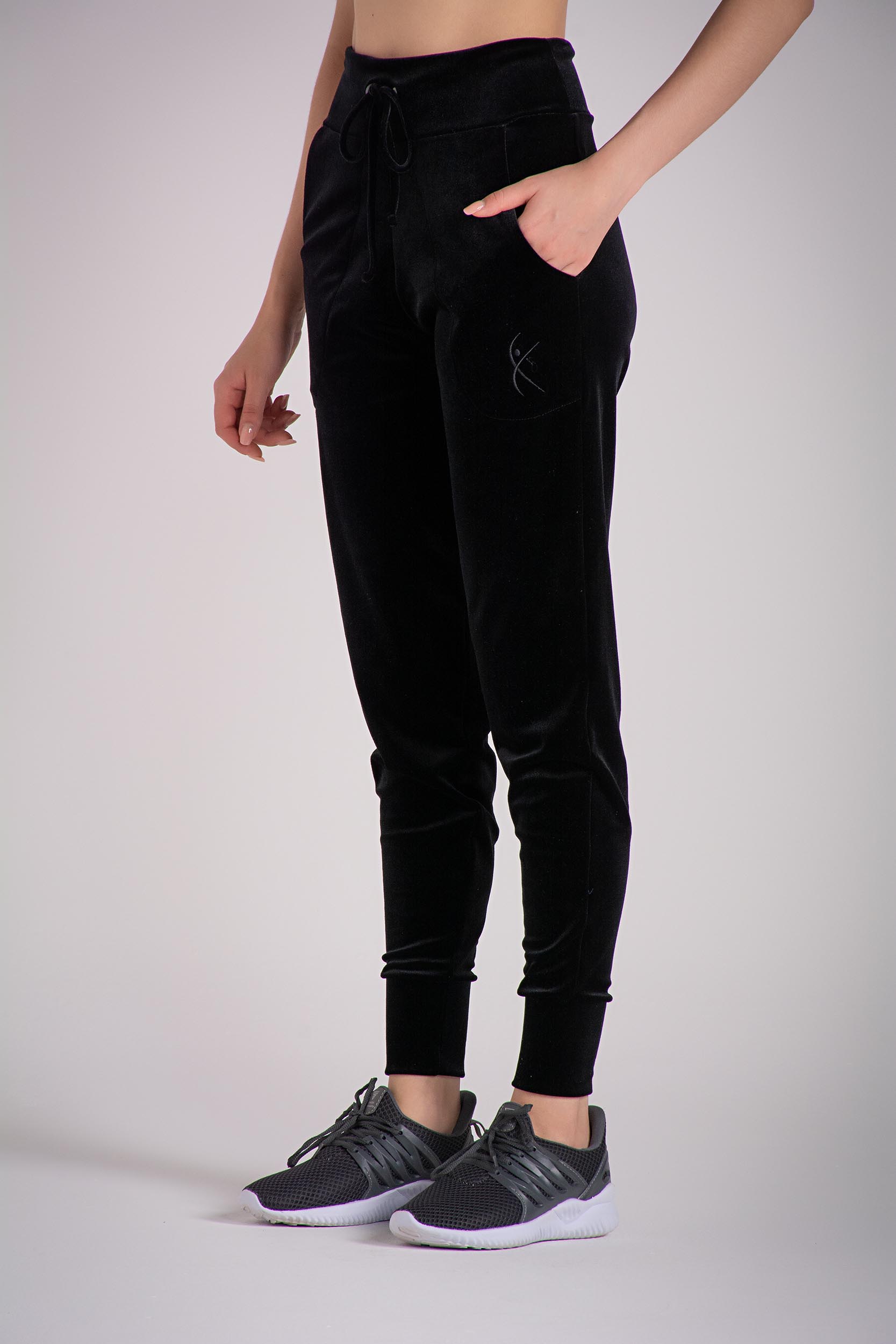 jogger, veludo negro para mujer