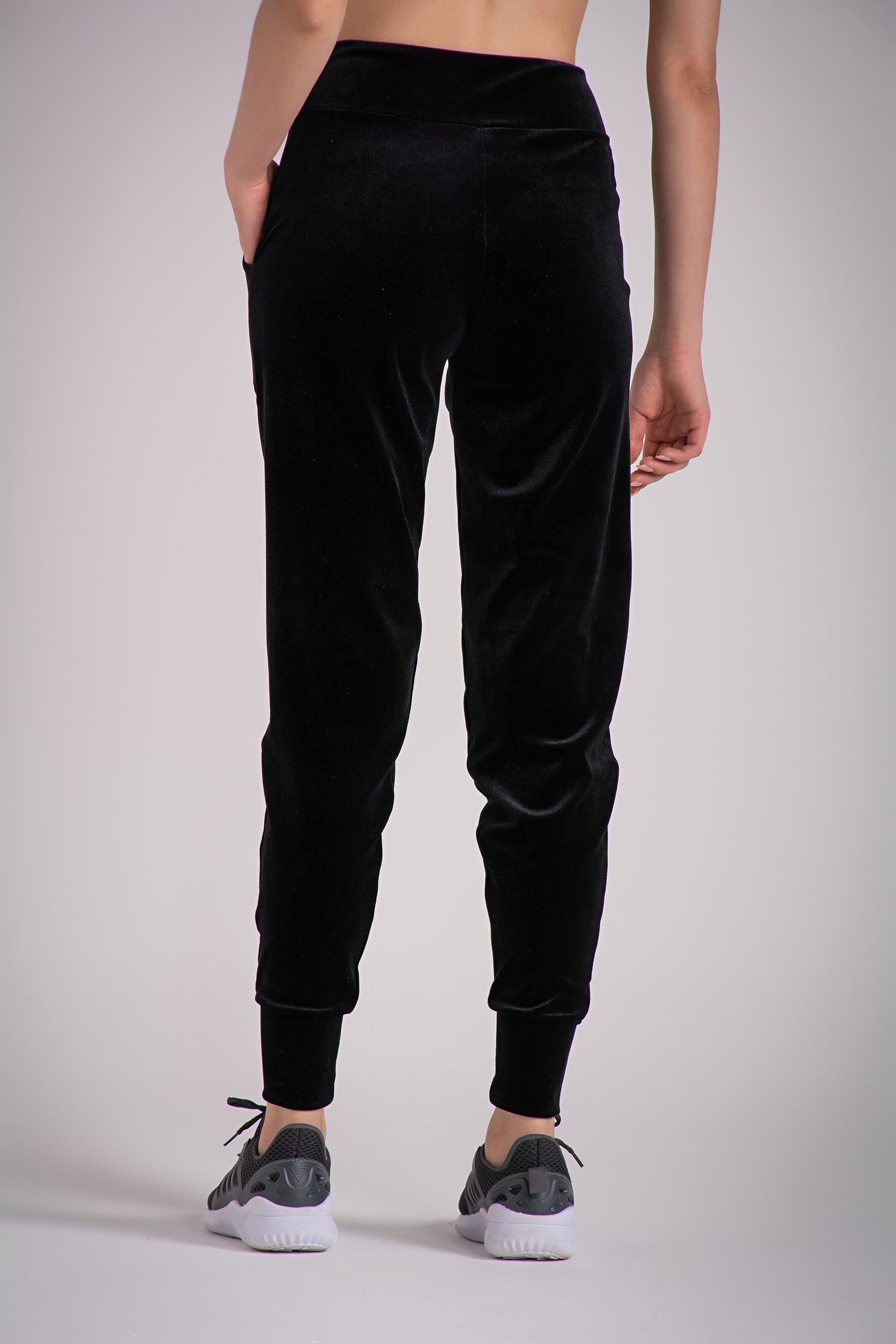 jogger, veludo negro para mujer