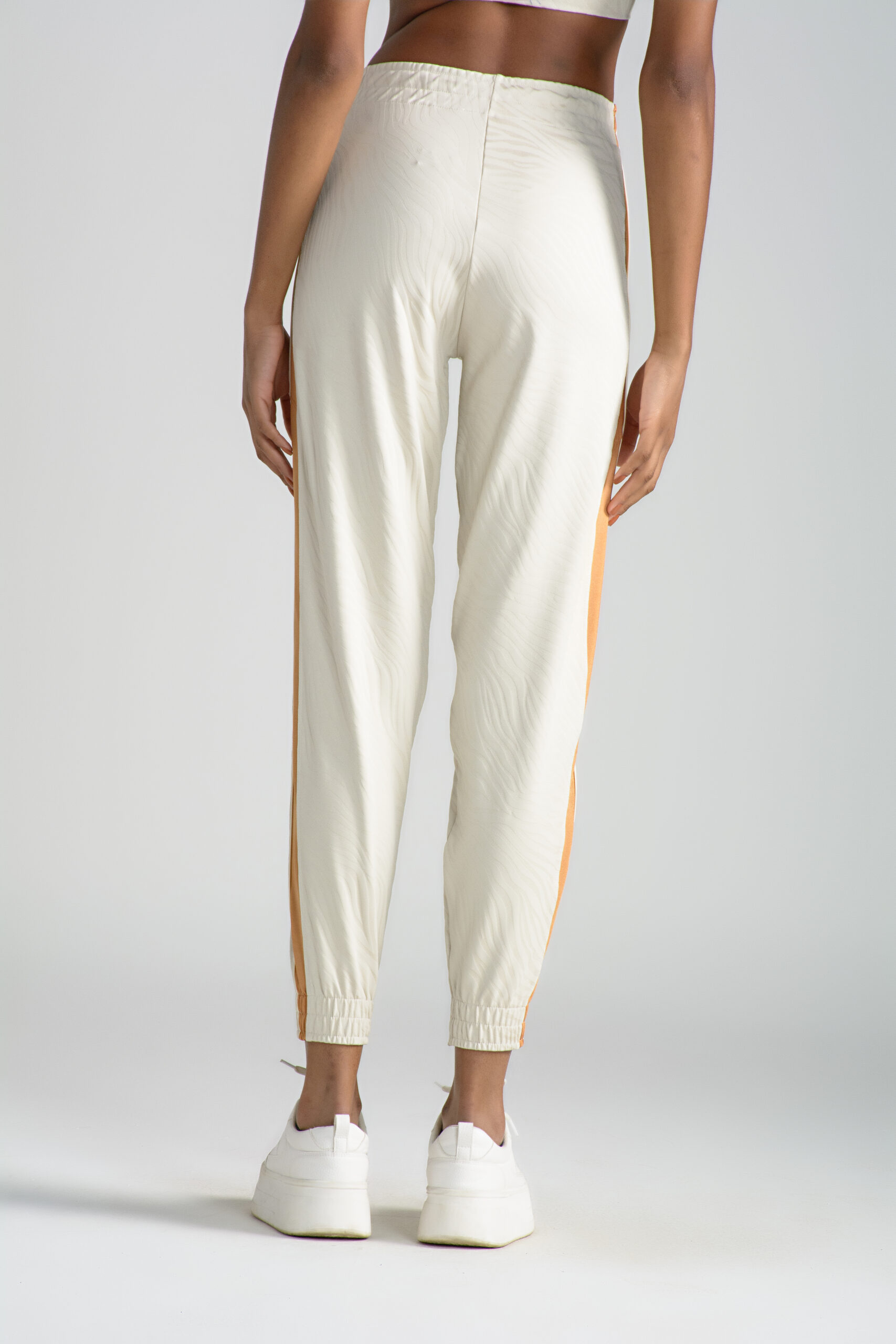 jogger blanco para mujer